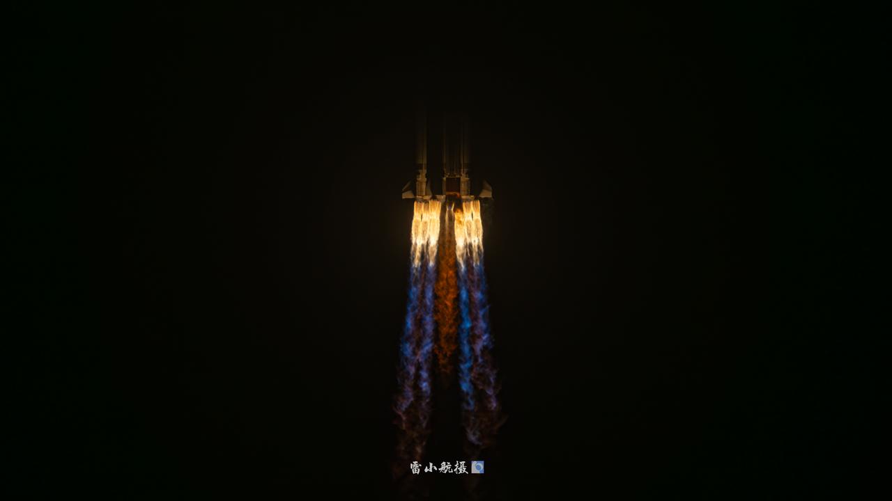 长征五号火箭发动机火焰主要有以下几个特点：​1.火焰呈分叉形态这是长征