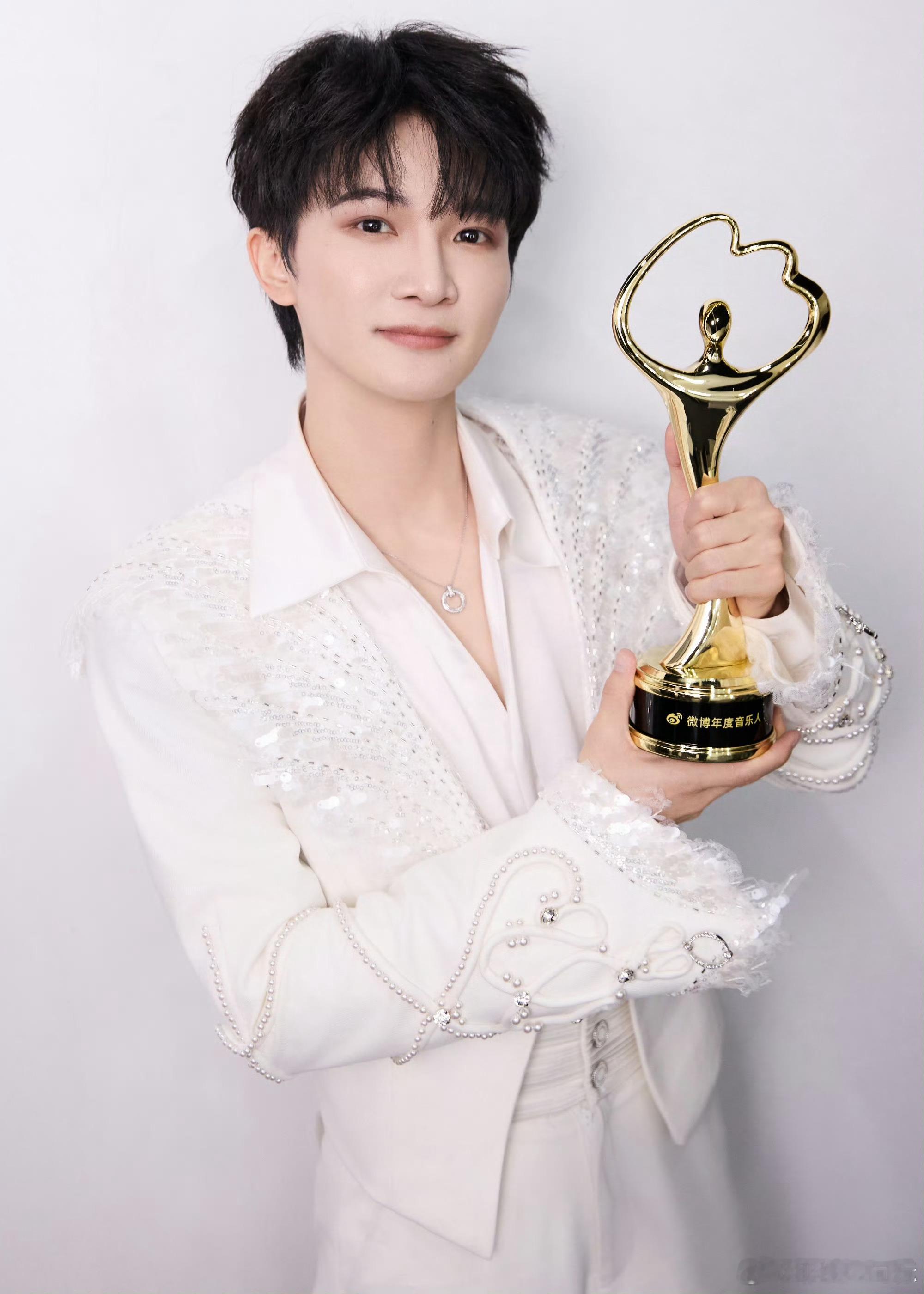 周深广州抢票周深广州演唱会定档周深《深深的》巡回演唱会广州站审批通过！演出时间