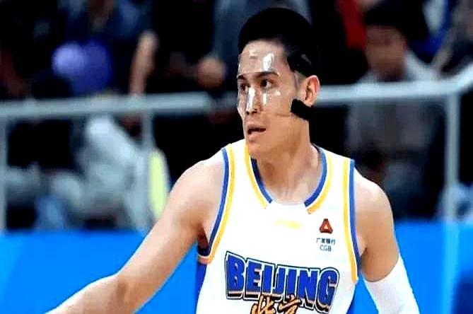 下一场，我们必须赢下中国男篮。说这话的，是中国台北队后卫陈盈骏。世预赛两连