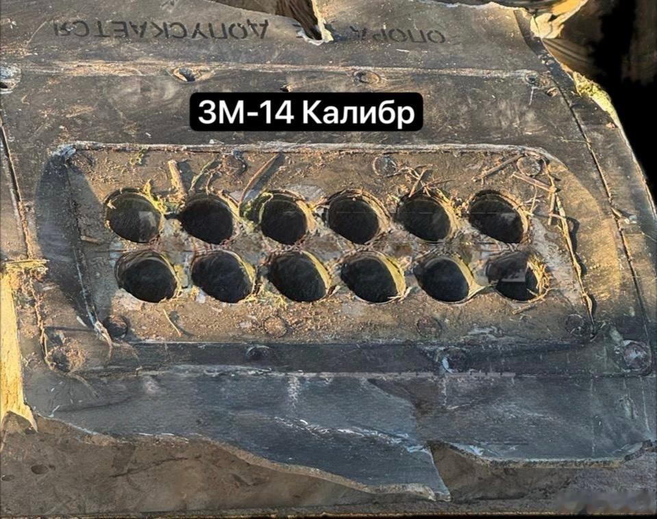 乌克兰资源注意到俄军发射的3M14口径巡航导弹发射器上出现了L-504箔条诱饵发