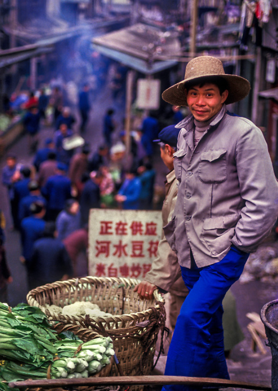 1988年，四川成都的菜市场。