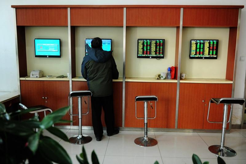 朋友刚炒股那会儿，整个人都魔怔了，账户像被人装了反指芯片，买啥跌啥，卖完立马起飞