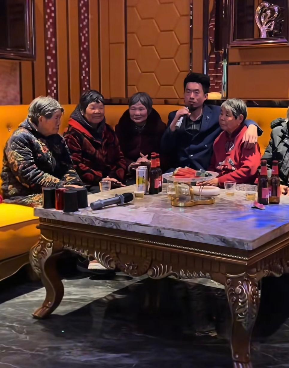 来晚了，妹子都老了