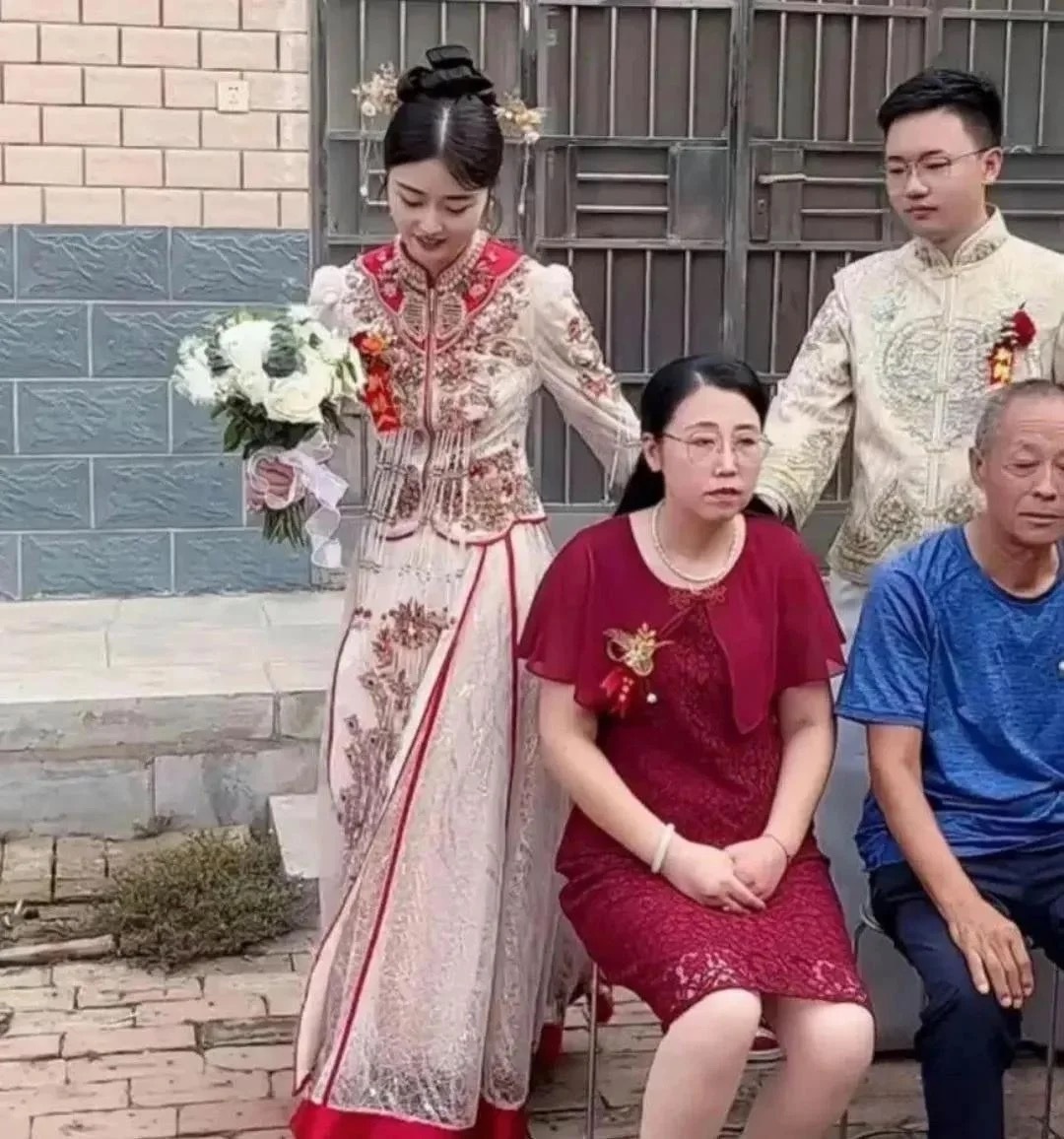 这婚结的，唯一高兴的只有新娘！