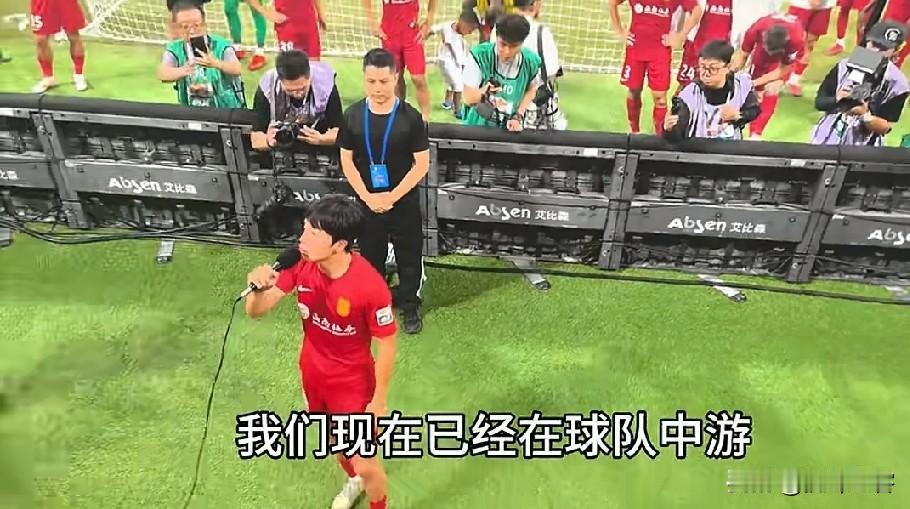 不忍了！铜梁龙主场不敌申花，赛后重庆球迷群情激愤集体要求刘建业下课，不过对于这件