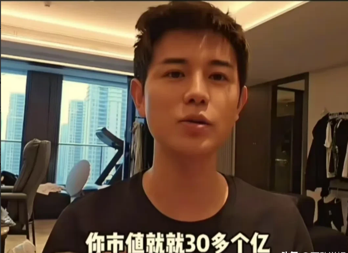 童锦程直播跟虎牙高管通话，童锦程说，虎牙市值总共也就30多个亿，你说你在我身上花