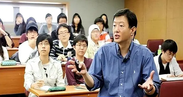 韩国教授说，中国现在的人均收入水平跟韩国1997-1998年差不多，中国内陆一些