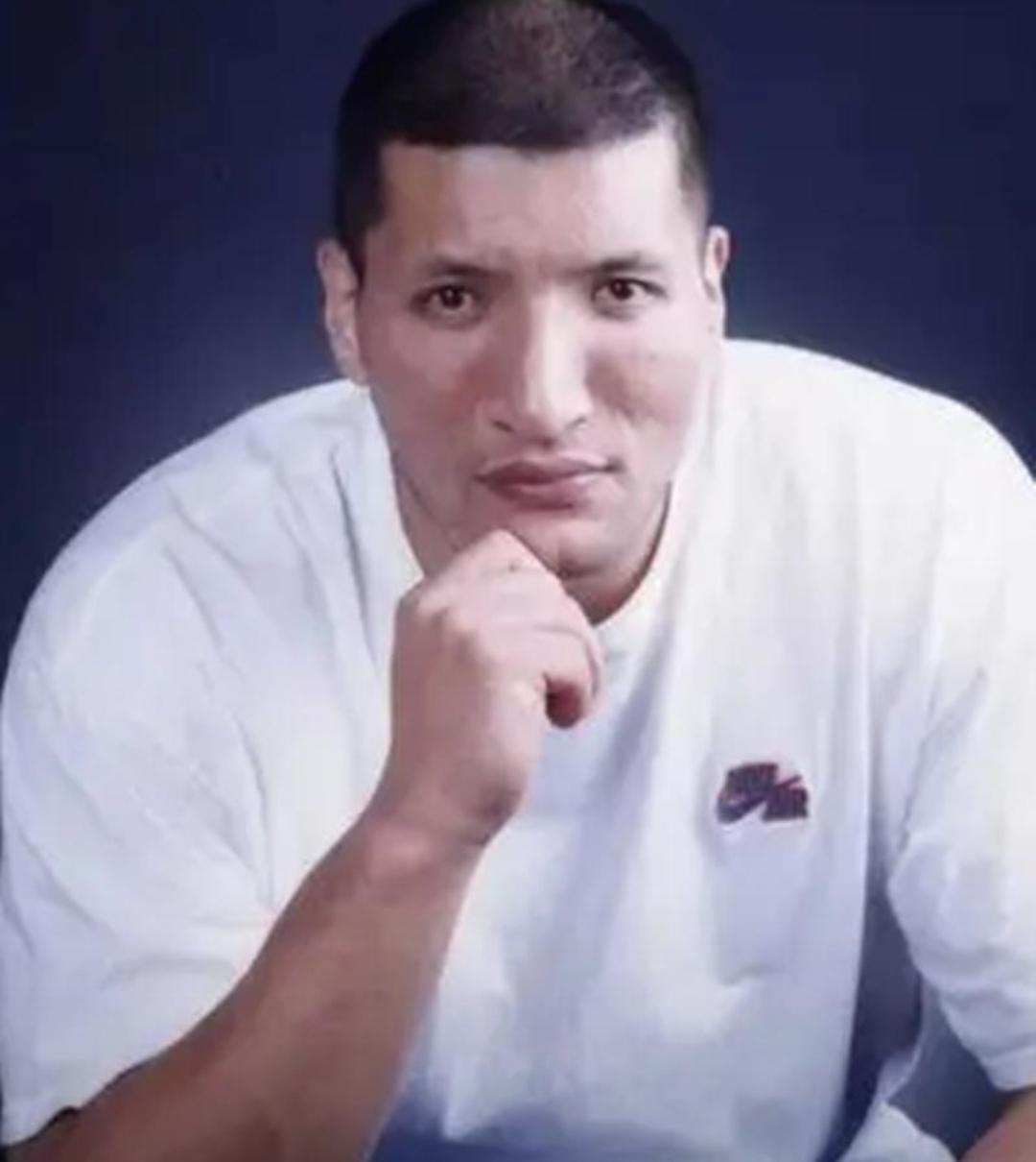 巴特尔：妻子做过警察，大女儿能力强，二女儿嫁富二代，儿子帅气娱乐