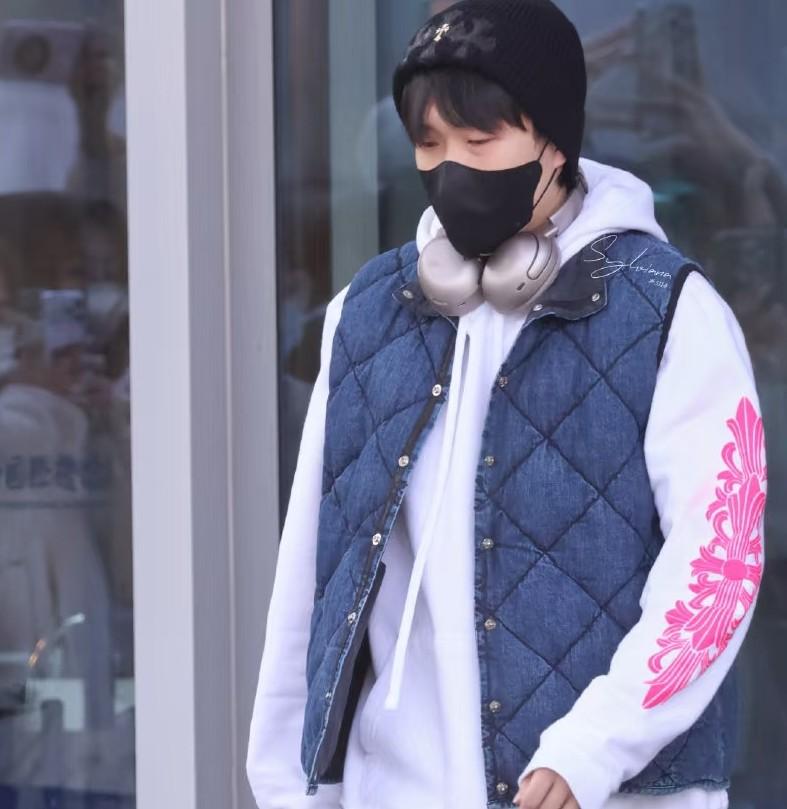 王楚钦还是出发去乒超总决赛了大家之前都在猜去不去结果王楚钦还是决定去了，