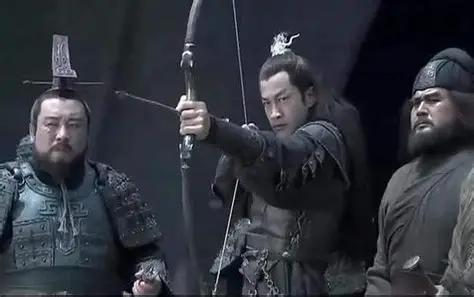 公元前575年，鄢陵战场上，晋国大将吕锜一箭射瞎了楚王的眼睛。楚王疼得满脸是血，