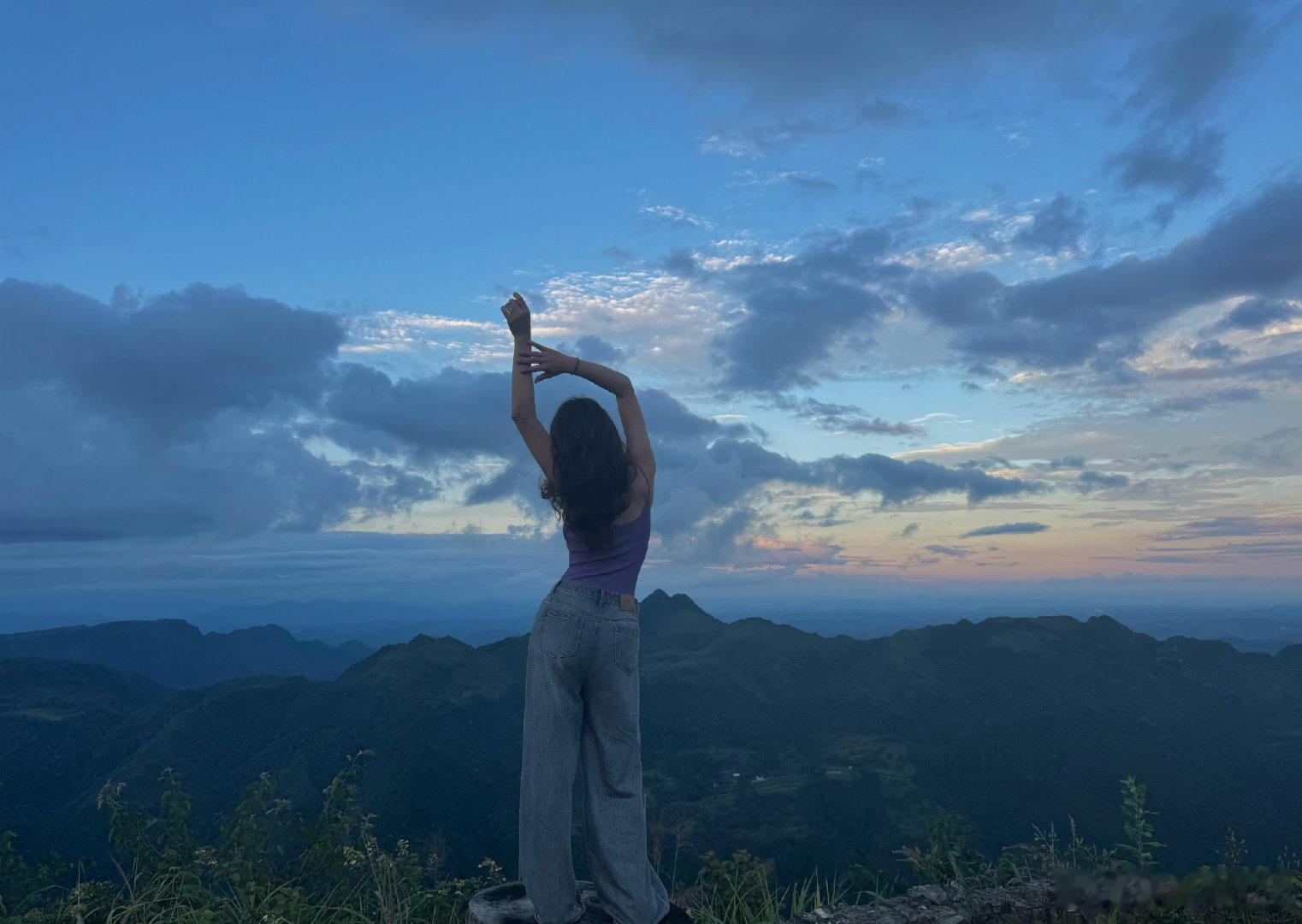 忍不住从背后抱了一下尺度掌握在不能说想你啊​