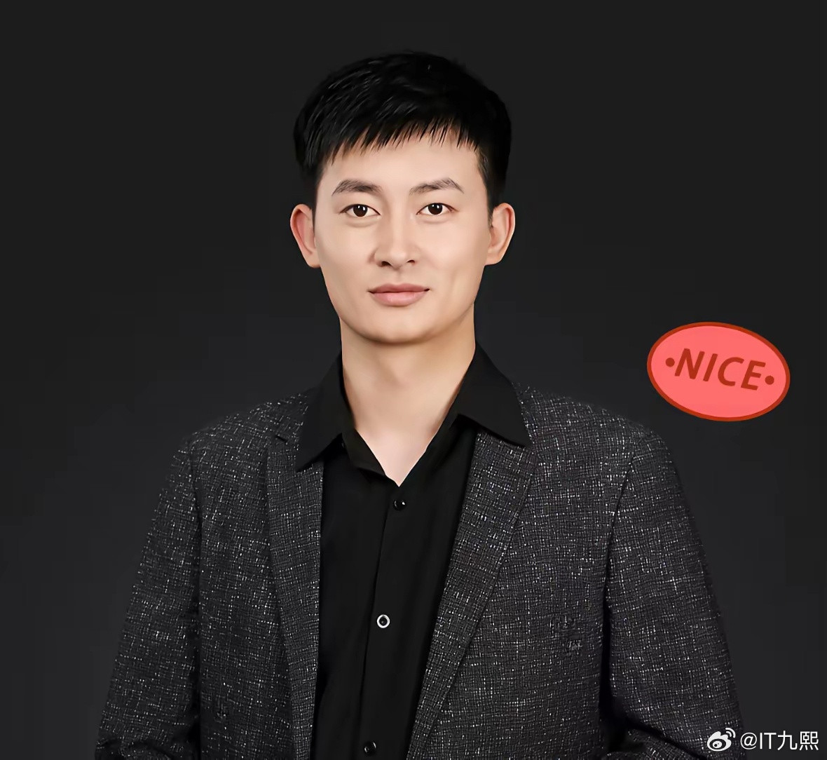 张雪峰的公司“峰学蔚来”换帅了！由峰学蔚来总经理武亮全面接管。刚查了一下，他20