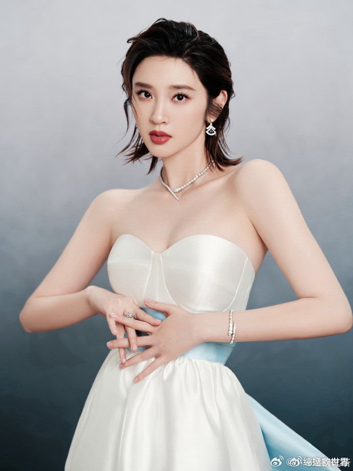 唐艺昕说自己中青年叛逆被唐艺昕的中青年叛逆治愈了，不用迎合别人的期待，不用固守既