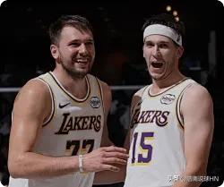 11战8胜的湖人队，有两位超级巨星1、东契奇，身高201，现代篮球大杀器，场