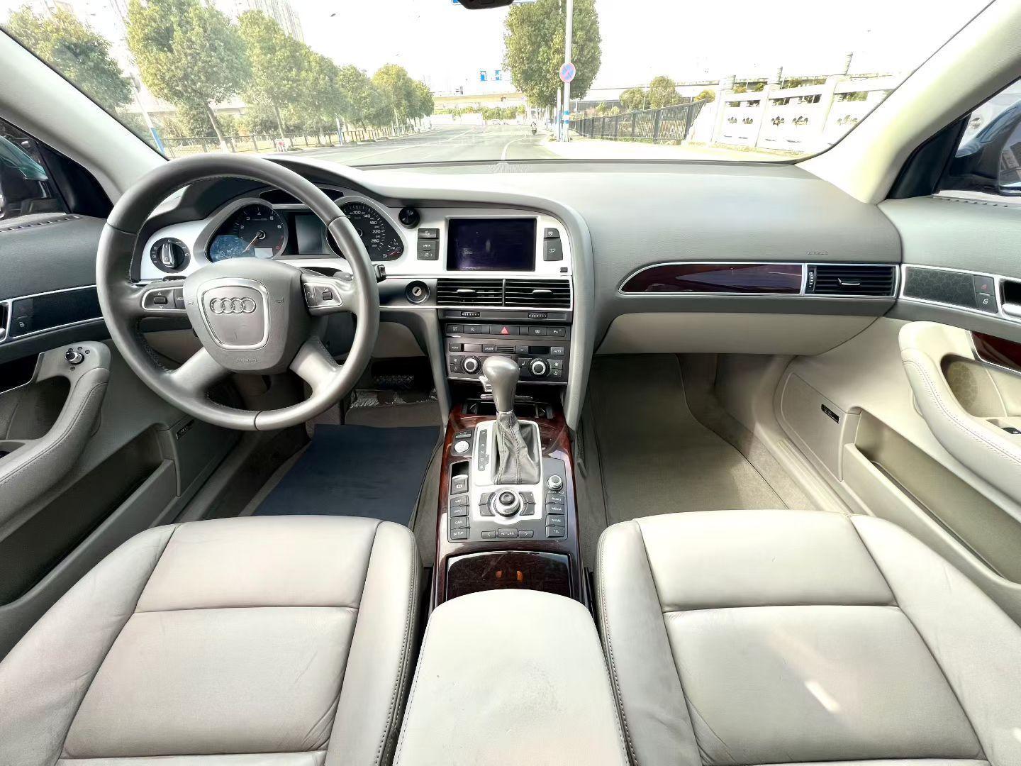 以前也特别喜欢这款A6L，从2.0T，2.4，2.8，2.7TD，3.0T全部都