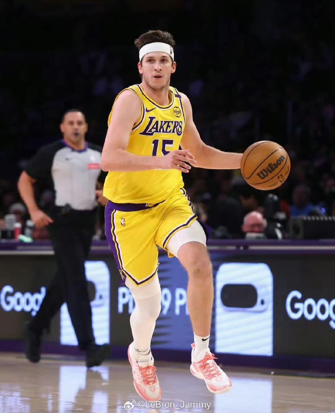 湖人打掘金队打的是荡气回肠的，第四节差点输了，小里弗斯罚球不中后，中投命中扳平比