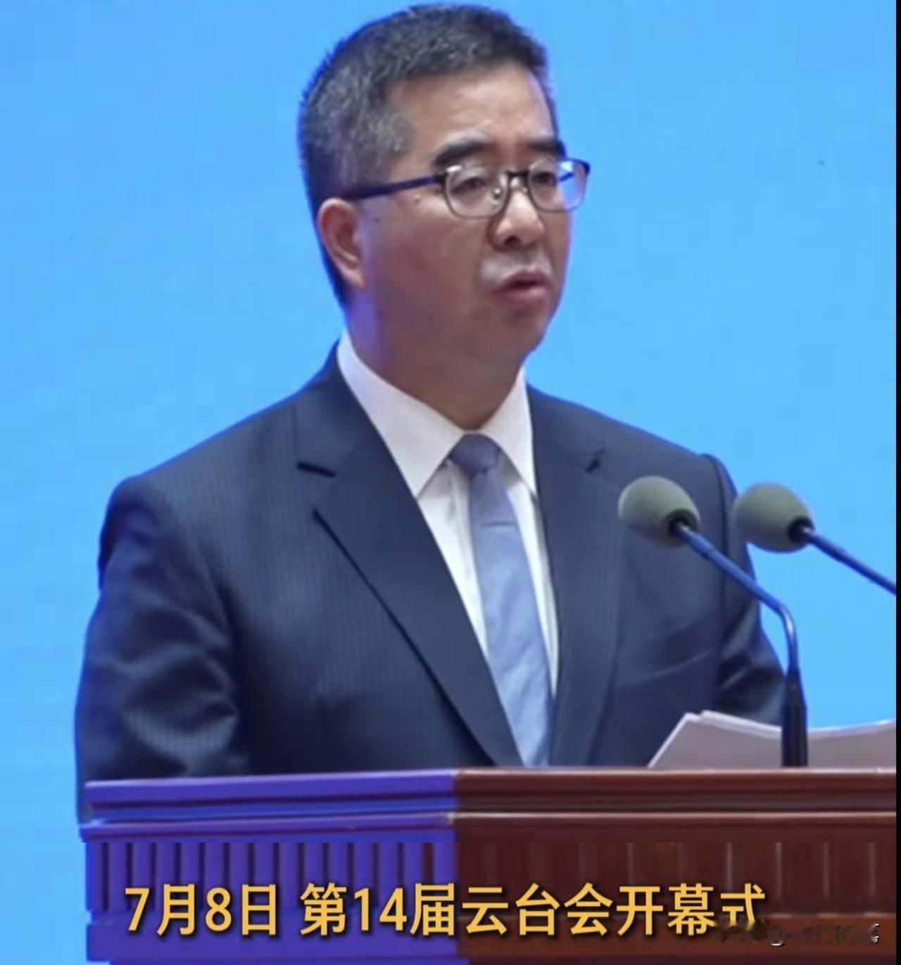 此前放话“抵抗大陆”之后，萧旭岑居然又来大陆参加交流活动了，不得不说脸皮是真的厚