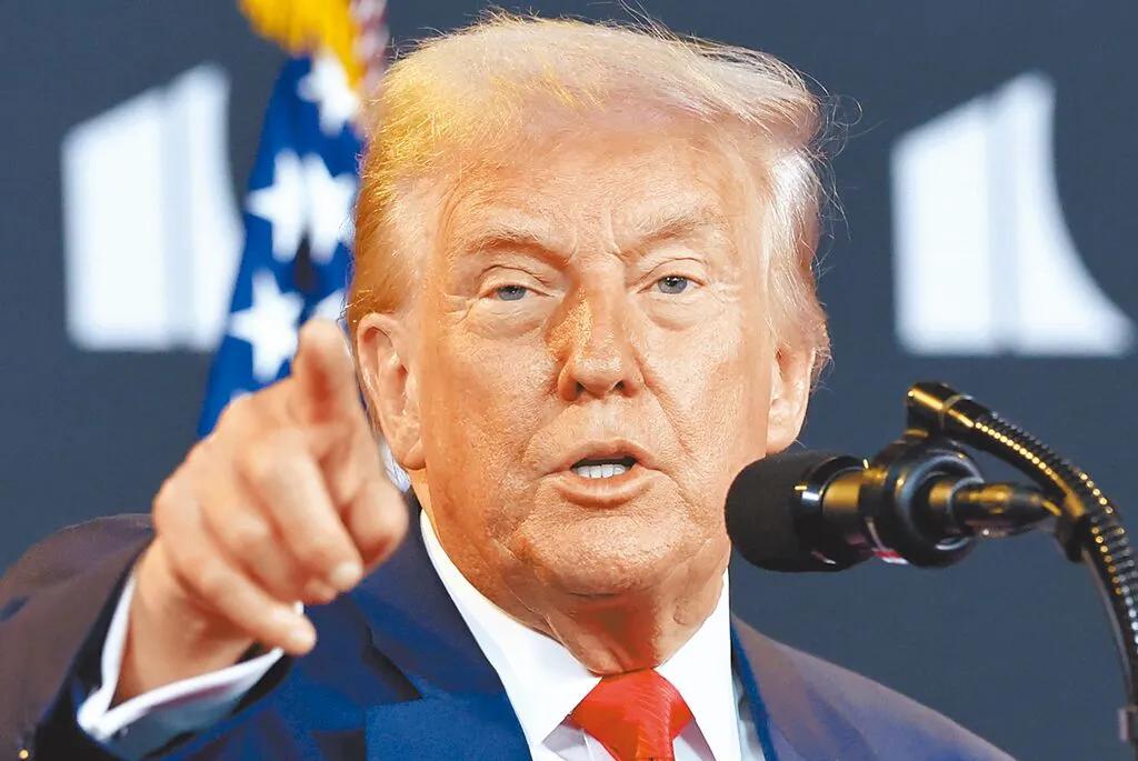 赖清德又要慌了！当地时间11月17日，美国总统特朗普说道：“我们美国愚蠢地把芯