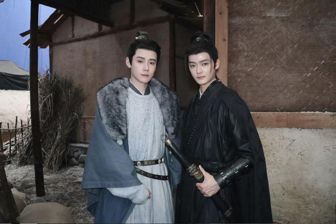 《逐玉》原著中，李怀安是一个伪善的纯书生，毫无武力值。剧里是把另外两个正面的