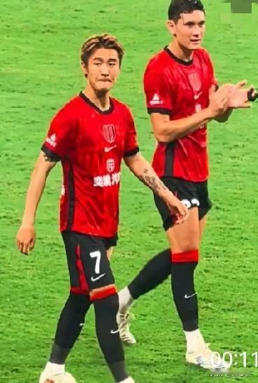 由于拜合拉木、费利佩、韦世豪3名前锋停赛，成都蓉城0-1天津津门虎，未能提前夺冠