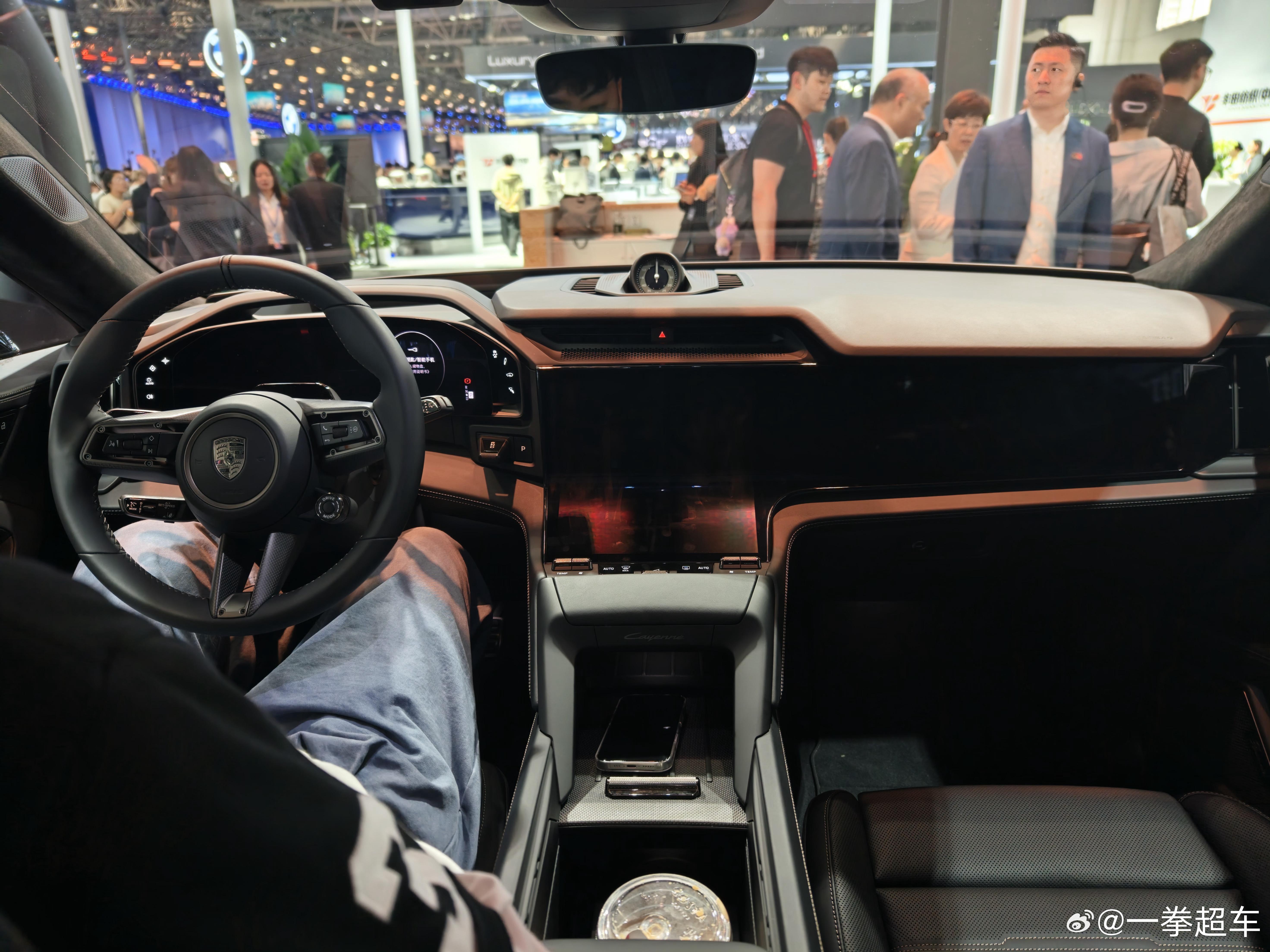 新的卡宴EV静态非常优秀，前后排座椅也很舒适，保时捷支棱起来了