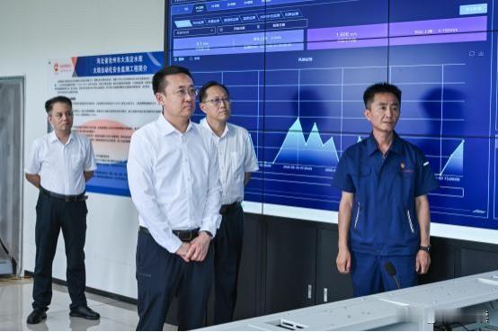 7月6日，河北省国资委主任张泽峰到河北建投集团沧州供排水公司，就防汛保供、安全