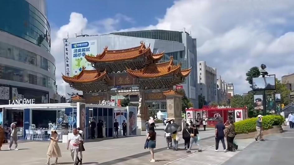 🔥爆火！春节1779万游客涌入昆明，春城热度拉满。春节假期昆明旅游彻底火出圈！