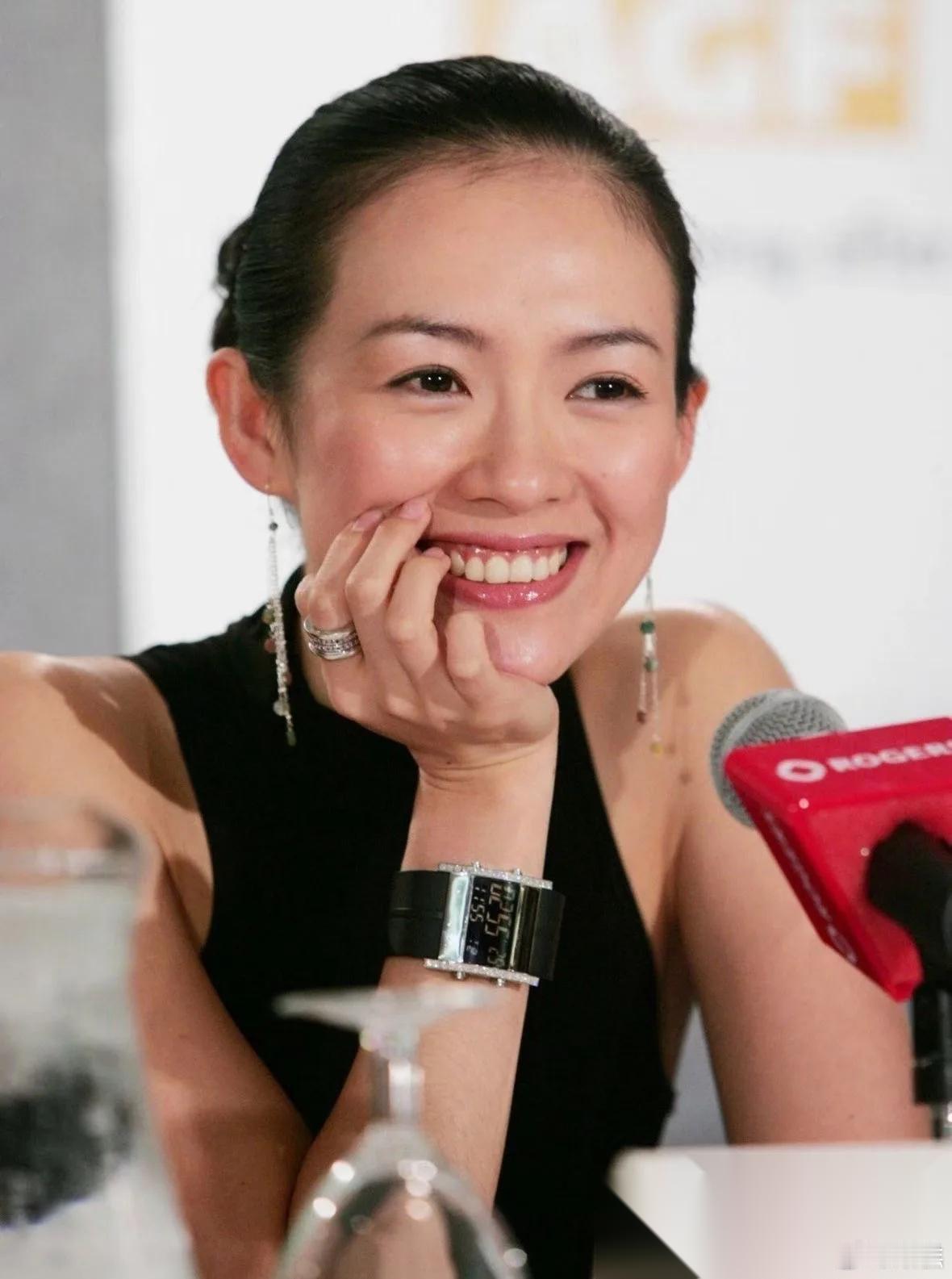 汪峰估计肠子都悔青了。离婚才三年，前妻章子怡随便一笔投资，就躺赚了三个亿。四