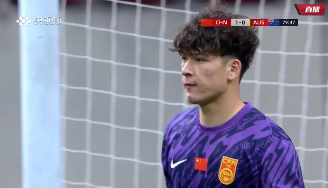 依合散神了！扑单刀，还扑出澳大利亚的勺子点球！U19国足1：0战胜澳大利亚！