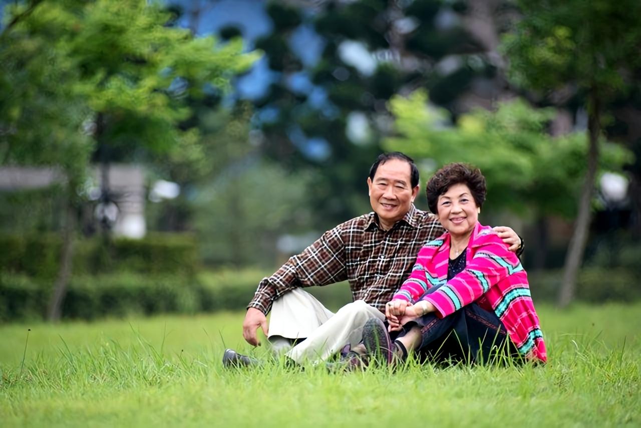 “60岁，身体硬朗、能走能跳，却心安理得吃儿子儿媳的‘软饭’——这到底是谁的错？