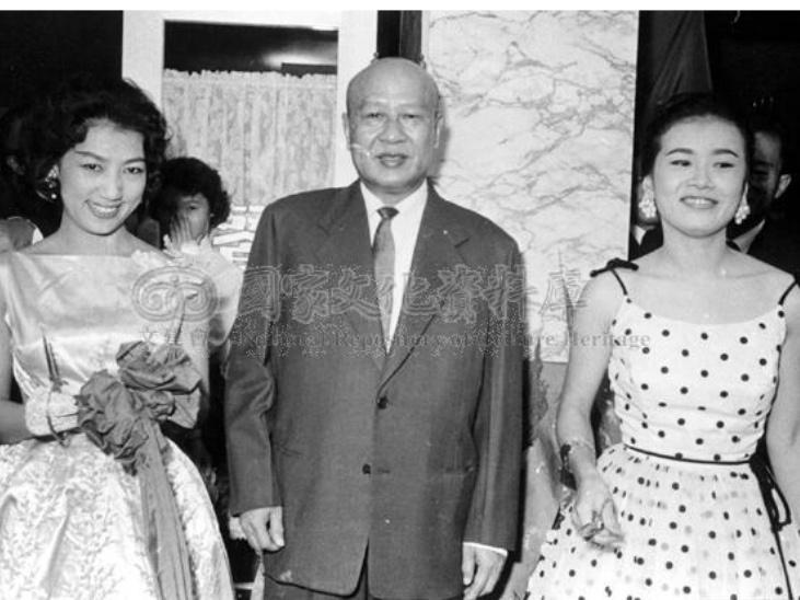 60年代，白崇禧出席某次活动，一张罕见的留影，从镜头中我们可以看到，白崇禧穿着西