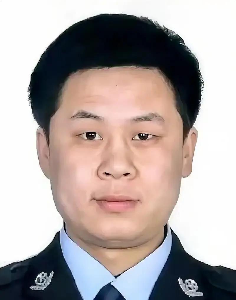 杨俊岗，1980年8月出生，男，汉族，生前系河南省安阳市林州市公安局开元派出所四级警长。2021年9