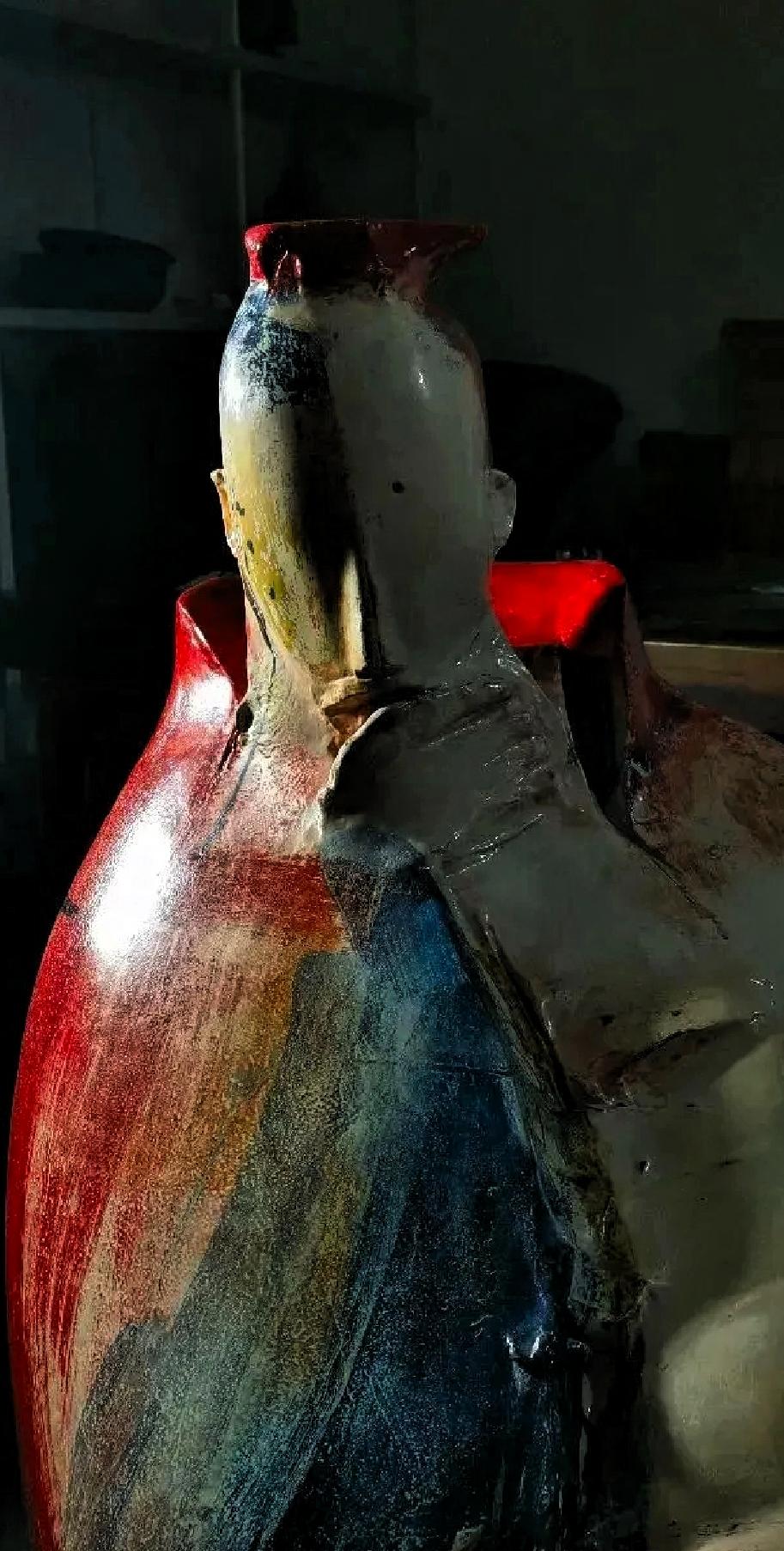 这应该算是他的一种风格！不过咱也看不懂！李象群，m族，现任清华美院教授，博士生