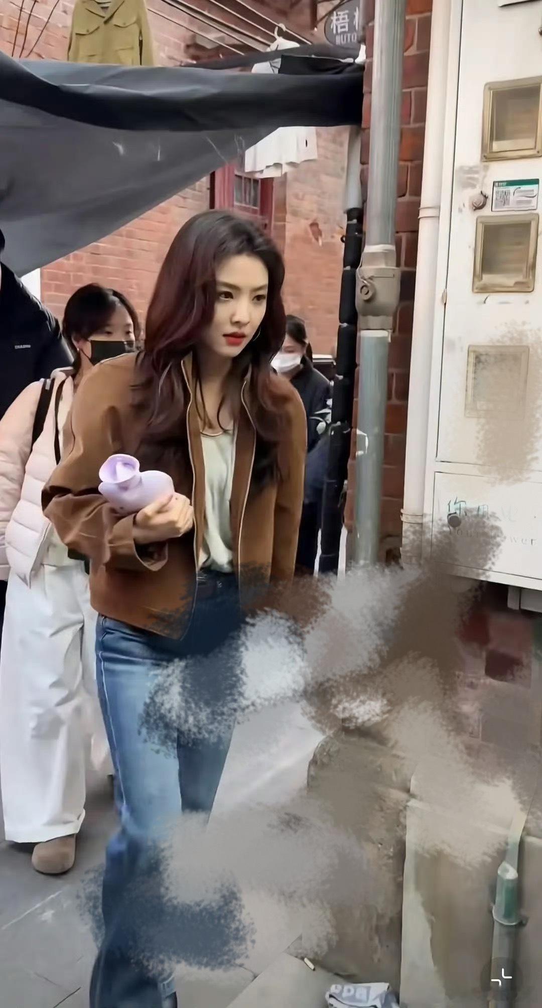 同款衣服，谁更能衬出衣服的价值，真的一眼可以看出啊。