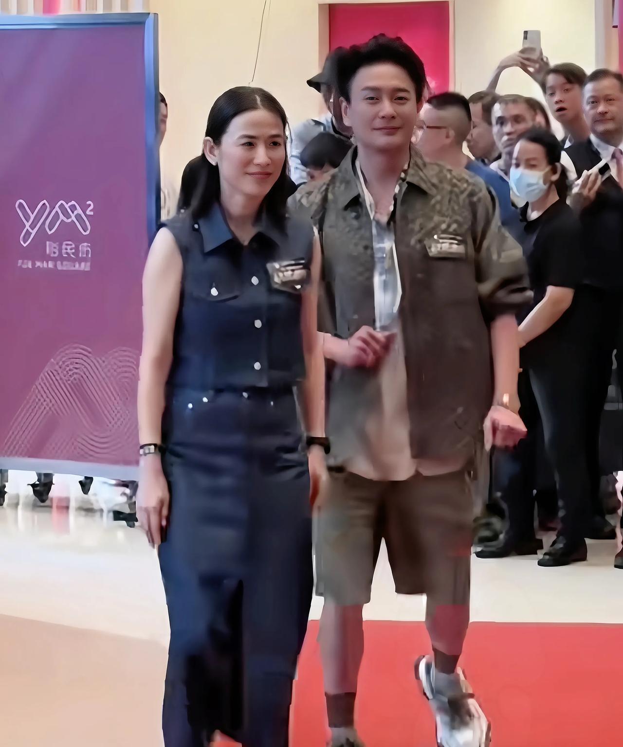 黄宗泽与宣萱惊艳同框，共赴新片《执法者们》宣传活动，二人皆是颜值担当，黄宗泽帅气