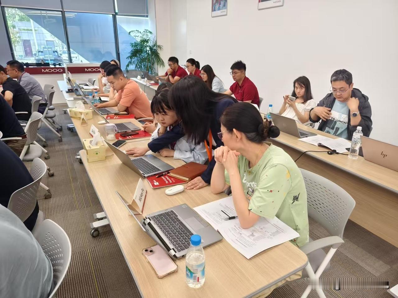 又又又背锅了[哭哭]公司自从上线了差旅管理系统，明确要求所有员工出差都要在系统内