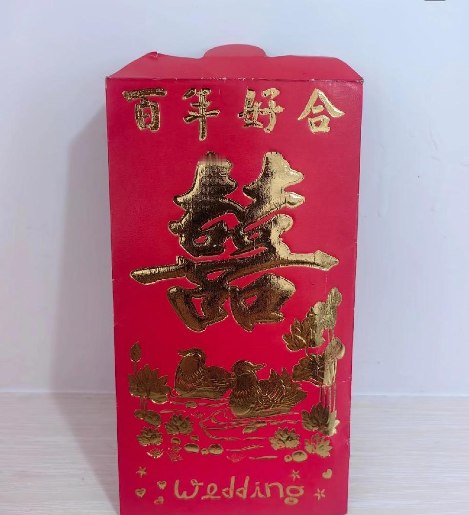 早上亲戚来婆婆家拜年，给我儿子的红包，等人走后打开居然是空的。婆婆和老公都说是对