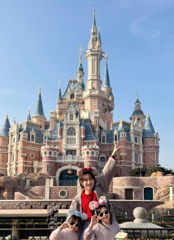 被绿惨的上海女生终于和游泳世界冠军正式离婚她忍了近六年无需再忍！2月10日，前