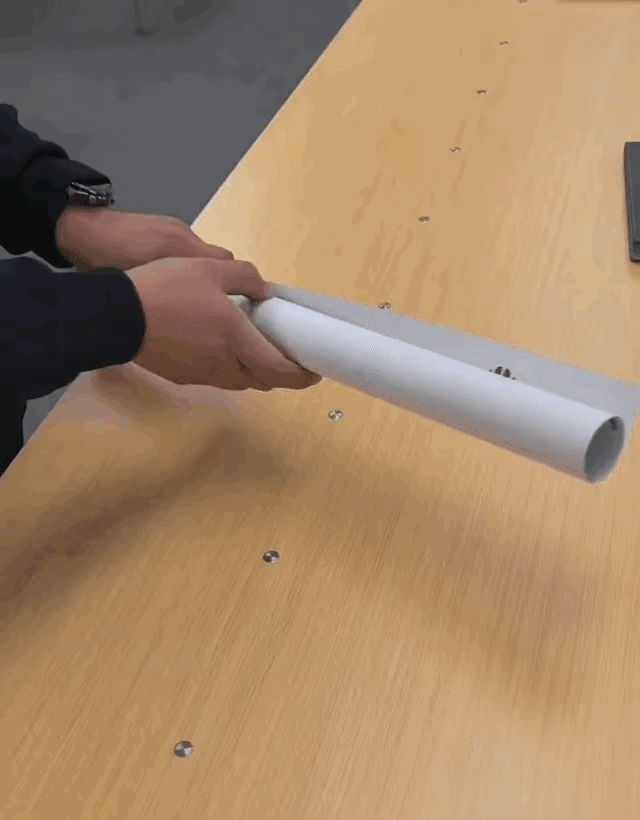 朋友们，看吧，已经有线下门店拿到华为Mate70Air的海报了，大概率金丝银锦