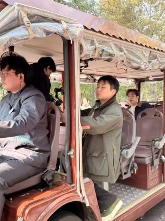 刘宪华去乌镇录向往的生活了妈呀有网友偶遇大华去乌镇录制新一季《向往的生活》了！