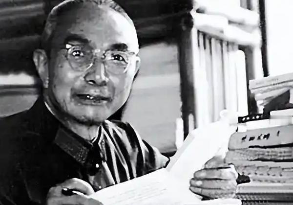 1975年，蒋介石临终前，反复念叨两个名字，一个是吴石，另一个是潜伏他身边最久，