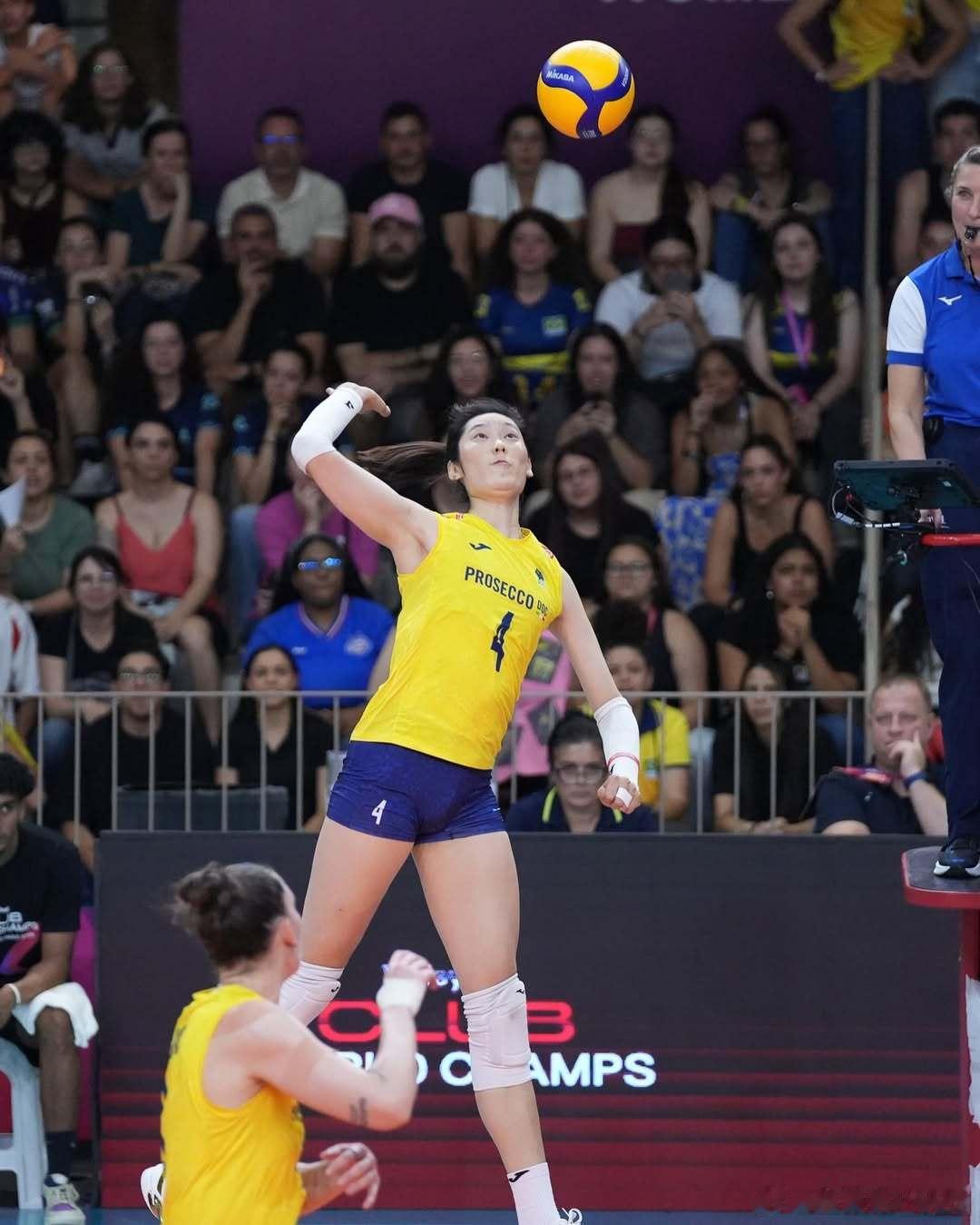 朱婷留洋第七季📌牛到不行，这双率不看名字以为是副攻打出来的。世俱赛小组头名