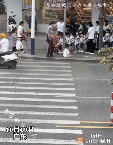 天啊，把小孩子交给这样的幼儿园，家长们绝对放心，您看看，您自己仔细看看吧……