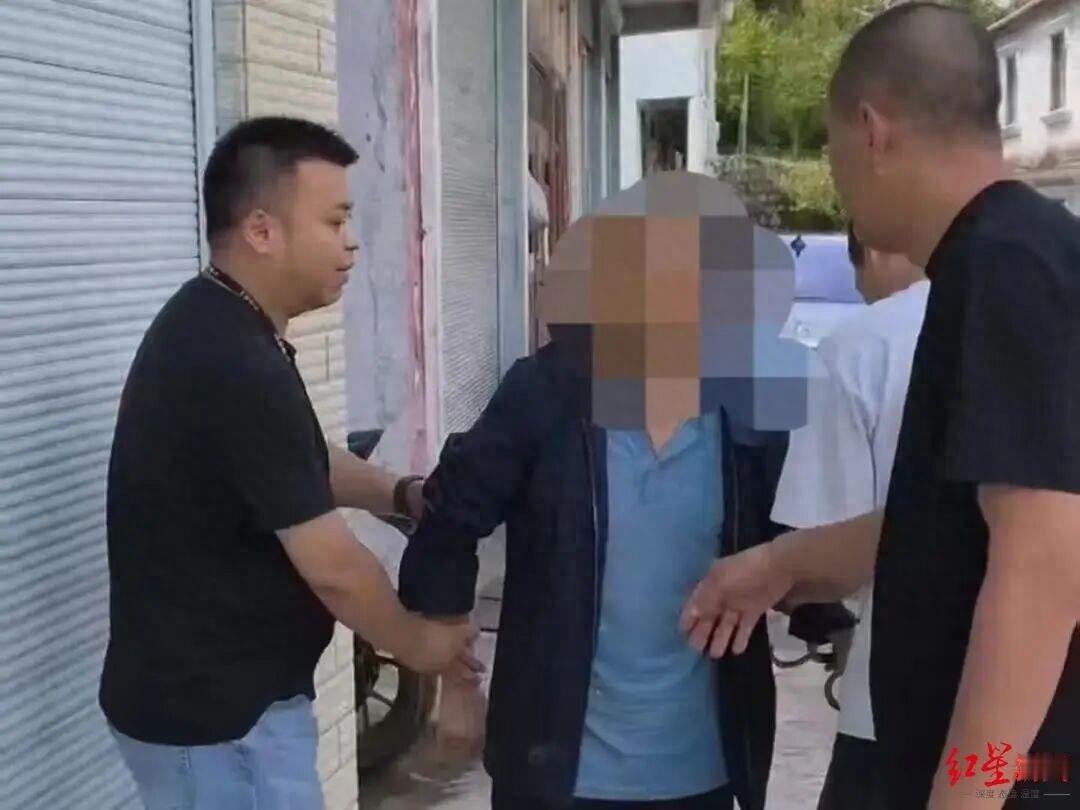21岁杀人，71岁落网。中间这50年，他换了名字，娶了妻，生了孩子，活成了另一个