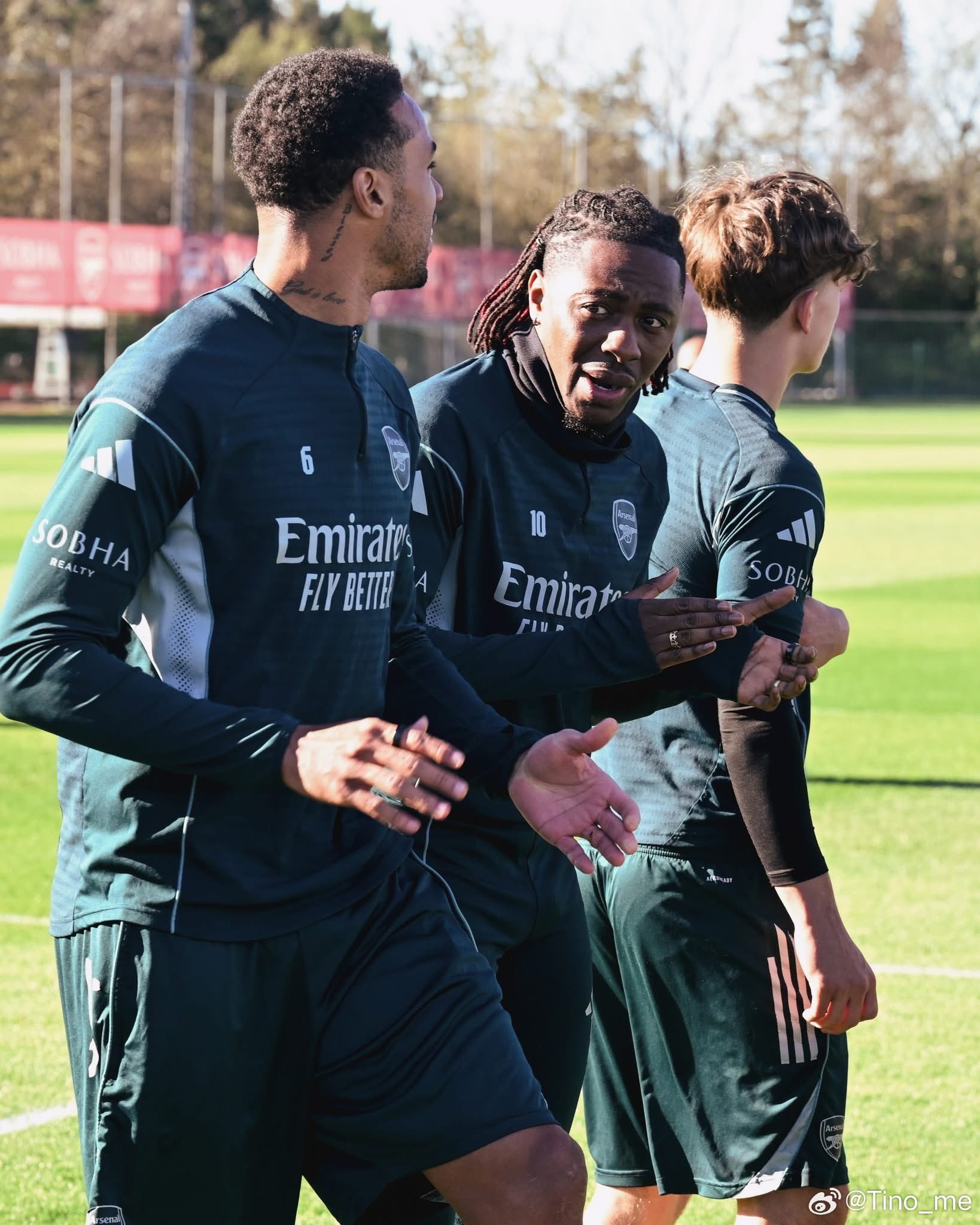 埃泽、厄德高、廷贝尔参与训练