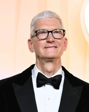 库克无疑是苹果最成功的CEO！在他领导下，苹果从一家市值3500亿美元的公司成长
