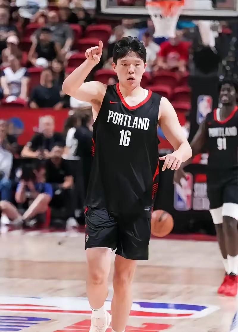 打雷霆，今天的杨瀚森也怪可怜的，虽然说没有被球队主帅斯普利特DNP，但也就打了5