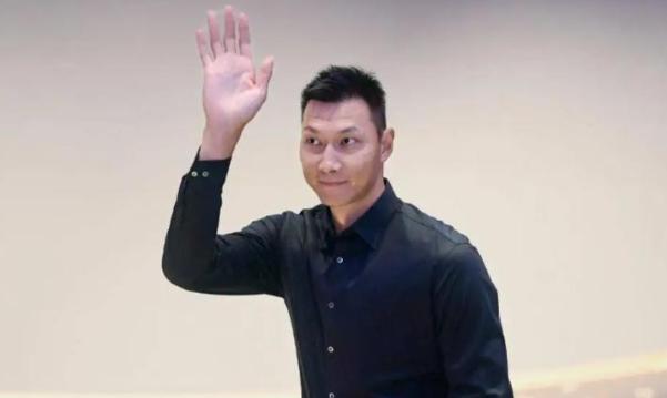 易建联实锤了？广东全运会夺冠，唯独不见大哥易建联！他人去哪儿了？移居美国了？