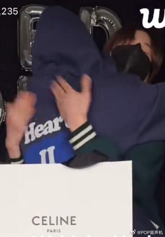 在这个节骨眼上，这件衣服真的很好笑。。。。