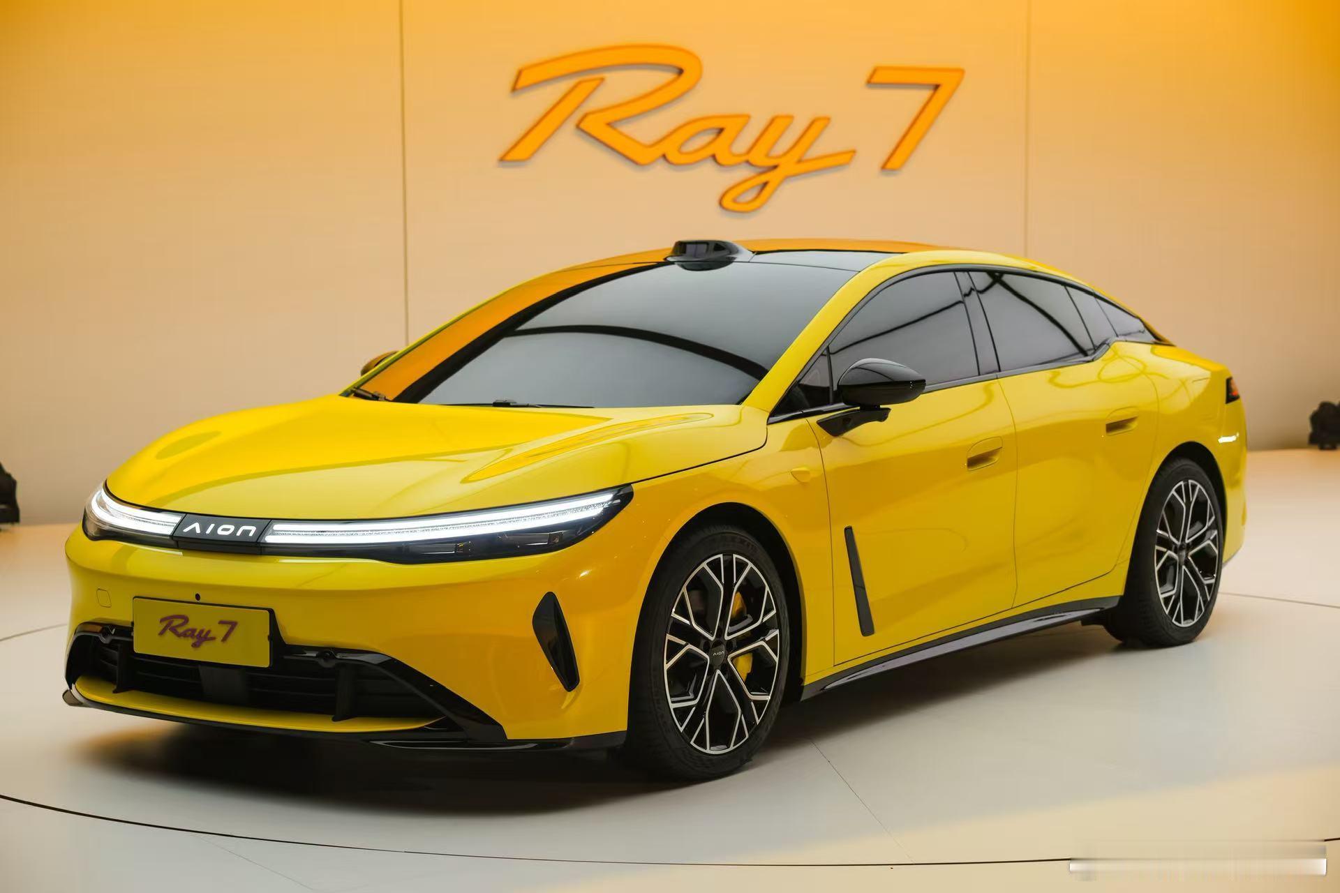 埃安Ray7正式亮相8月19日，埃安Ray7正式亮相，定位中大型纯电轿车，但